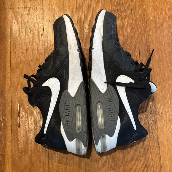 Nike Black and White Athletic Shoes - Picture 12 of 15